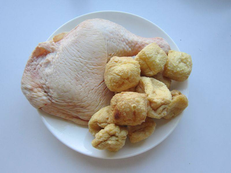 石锅油豆腐鸡步骤1