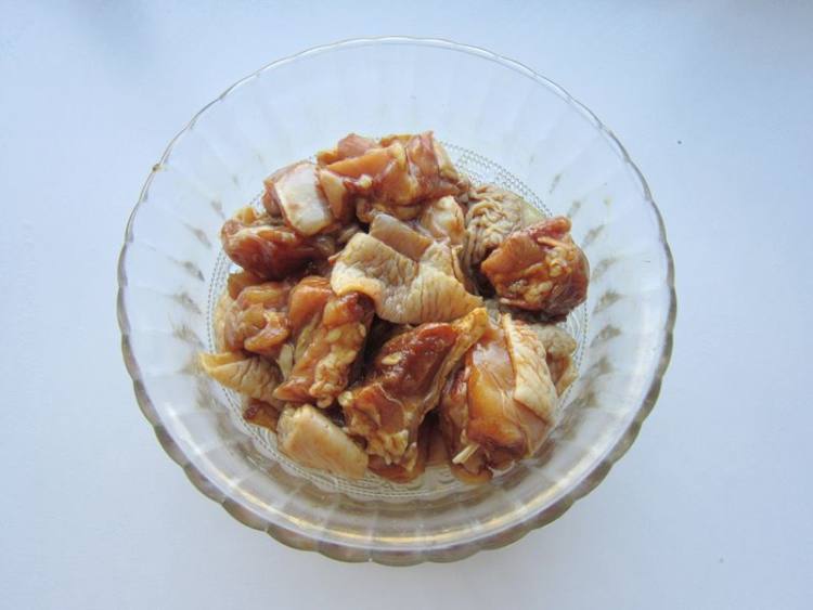 石锅油豆腐鸡步骤3