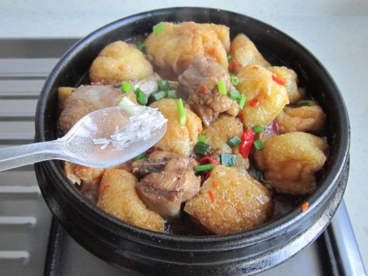 石锅油豆腐鸡步骤11