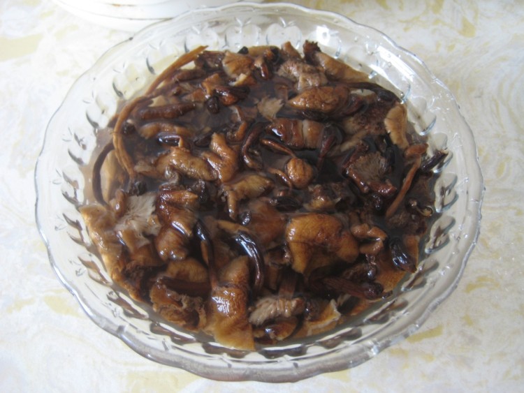 榛蘑炖鸡腿步骤4