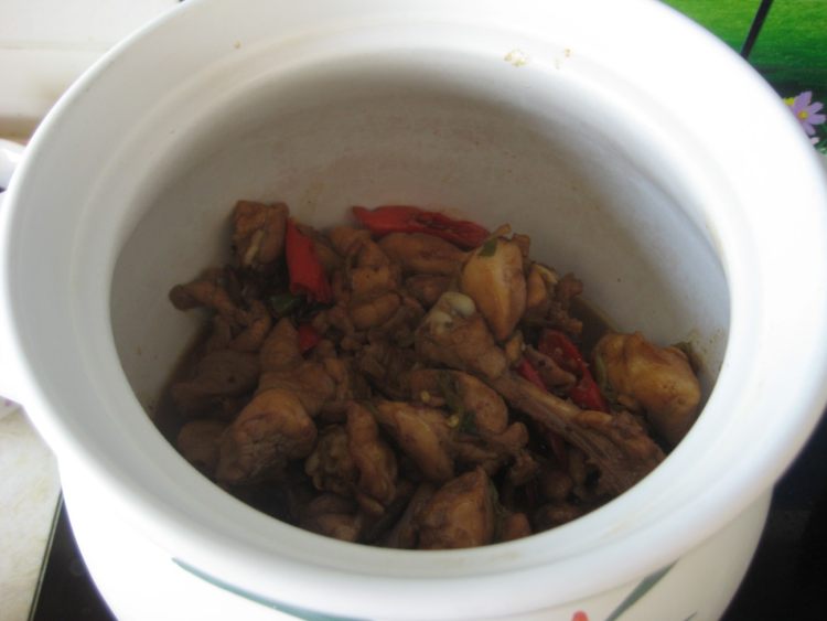 榛蘑炖鸡腿步骤8