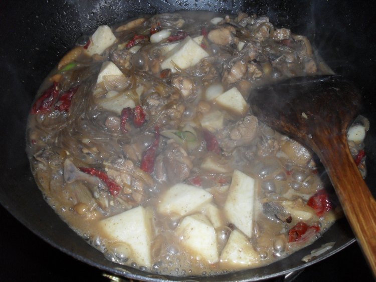 芋头粉条烧鸡腿步骤10