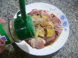 黑木耳香菇蒸鸡腿步骤9