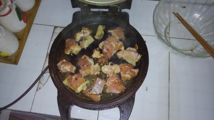 胡萝卜香菇鸡腿煲仔饭步骤4