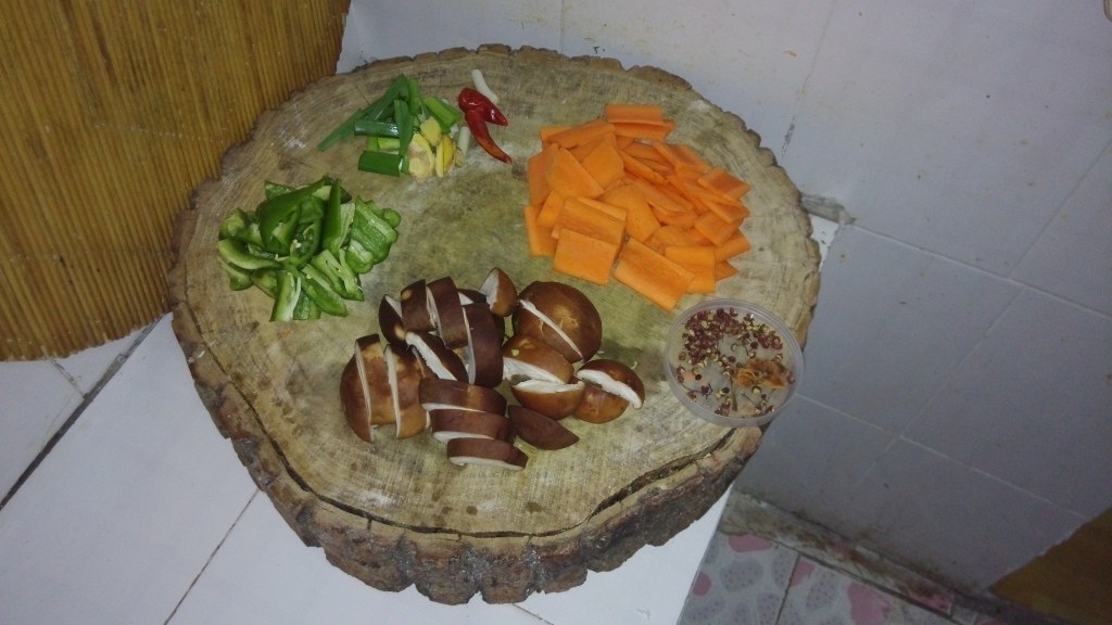 胡萝卜香菇鸡腿煲仔饭步骤2