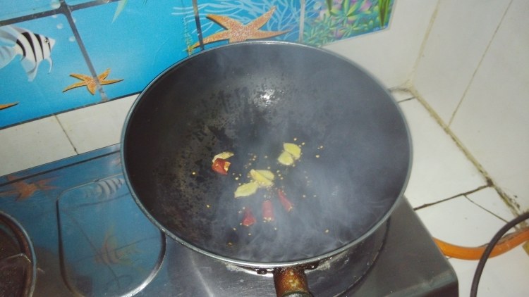 胡萝卜香菇鸡腿煲仔饭步骤7