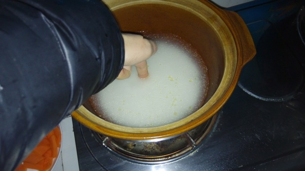 胡萝卜香菇鸡腿煲仔饭步骤6