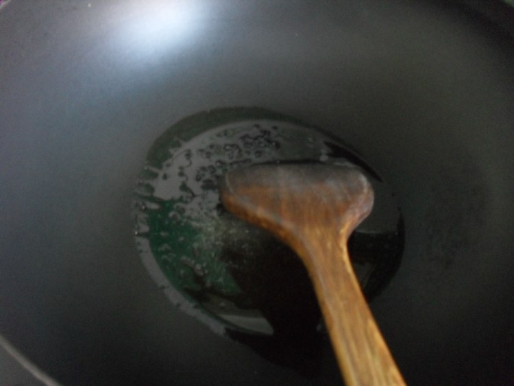 青椒炒鸡腿肉步骤3