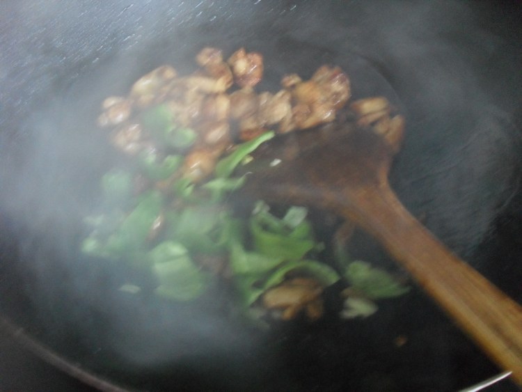 青椒炒鸡腿肉步骤5