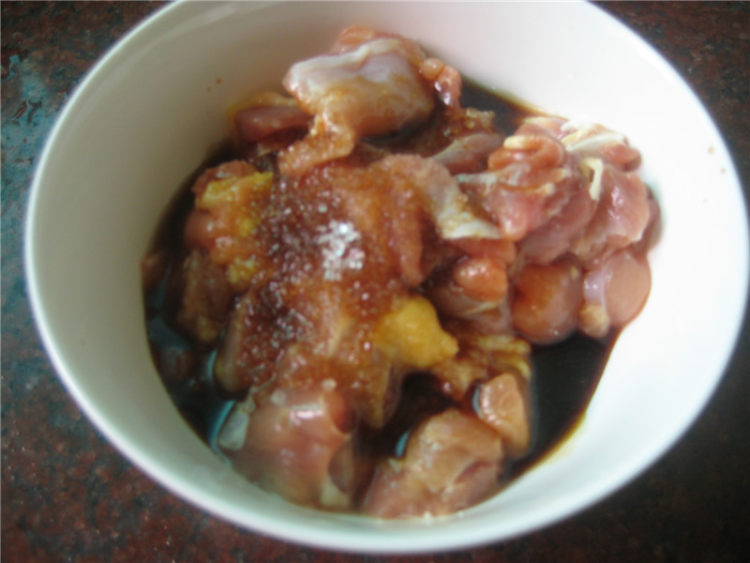 葱香咸酥鸡腿肉步骤2