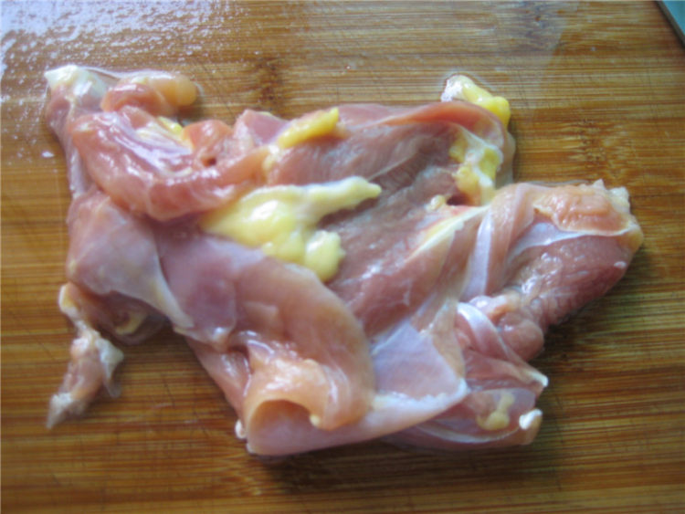 葱香咸酥鸡腿肉步骤1