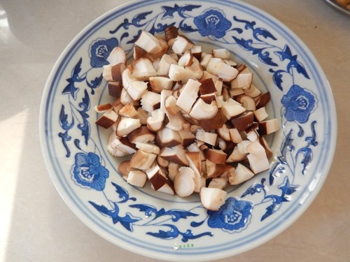 香菇鸡肉饭步骤3