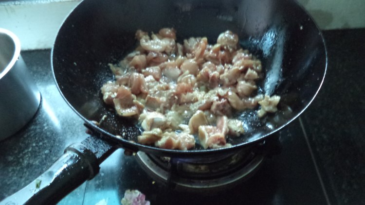 蒜片辣椒鲜鸡腿步骤7