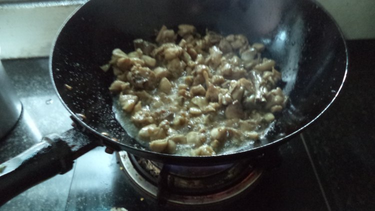 蒜片辣椒鲜鸡腿步骤8