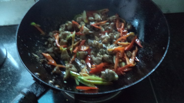 蒜片辣椒鲜鸡腿步骤10