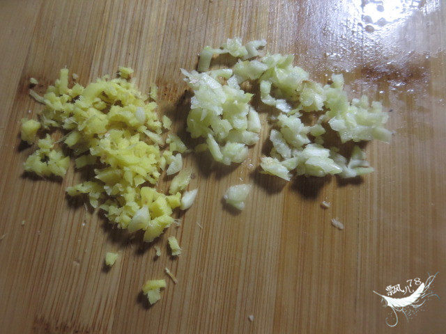手撕麻椒鸡腿肉步骤3