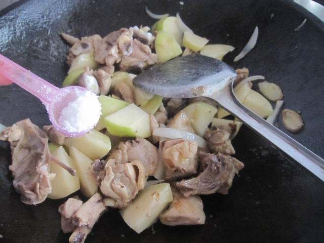 咖喱鸡块土豆步骤9