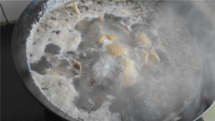 板栗炖鸡腿步骤4