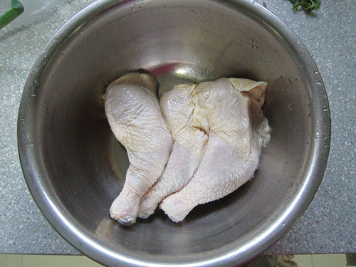 麻辣手撕鸡腿步骤2