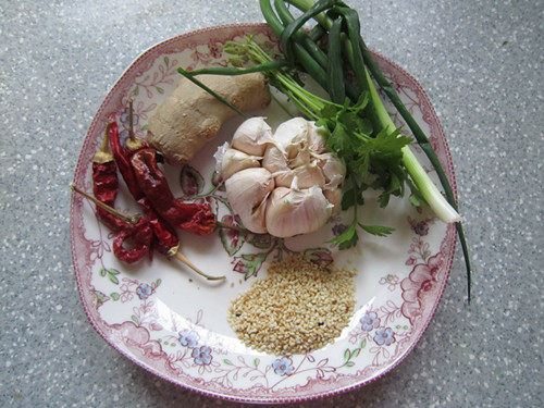 麻辣手撕鸡腿步骤1