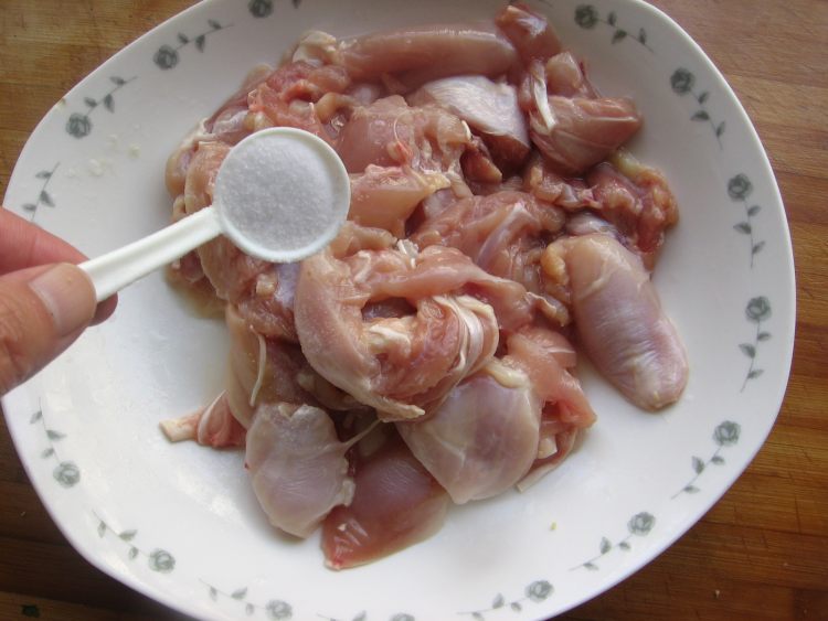 麻辣鸡串步骤7