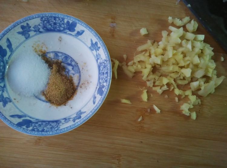 椒麻鸡腿丝步骤2