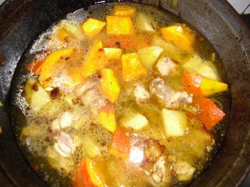 南瓜土豆鸡肉一锅出步骤9