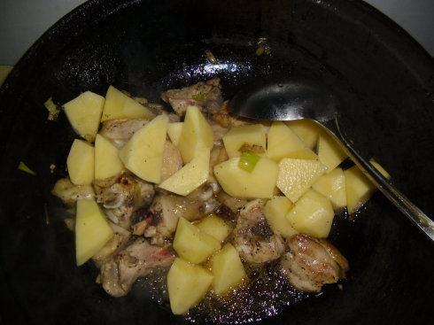 南瓜土豆鸡肉一锅出步骤8