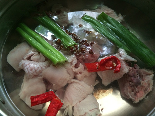 口蘑鸡块步骤2