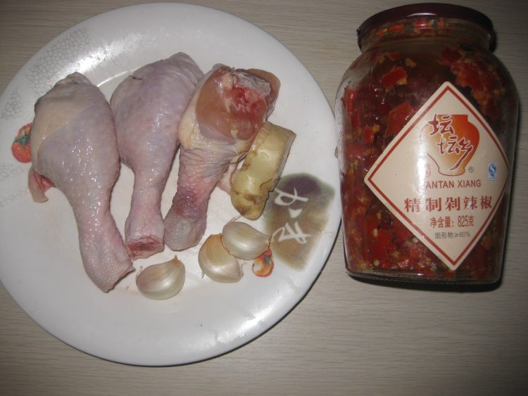 剁椒蒸鸡腿步骤1