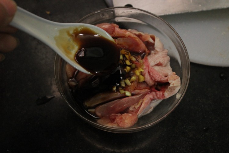 笼仔蚝油鸡腿饭步骤3