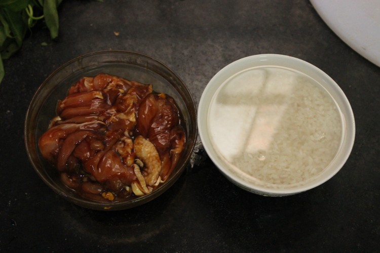 笼仔蚝油鸡腿饭步骤4