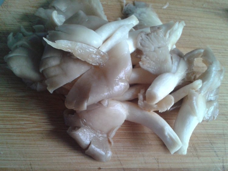 蘑菇蒸鸡腿步骤3