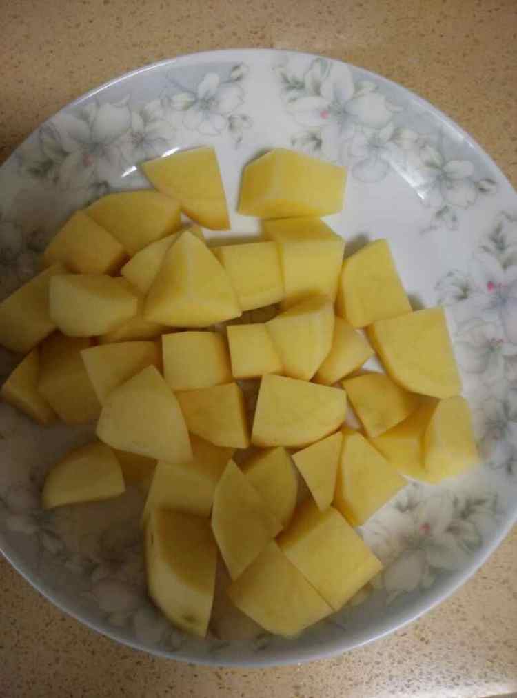 彩椒鸡块步骤1