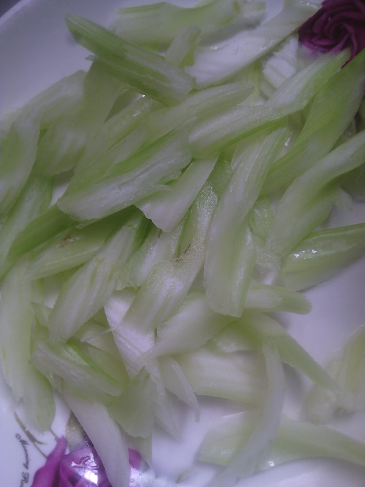 鸡腿炒木耳淮山步骤4
