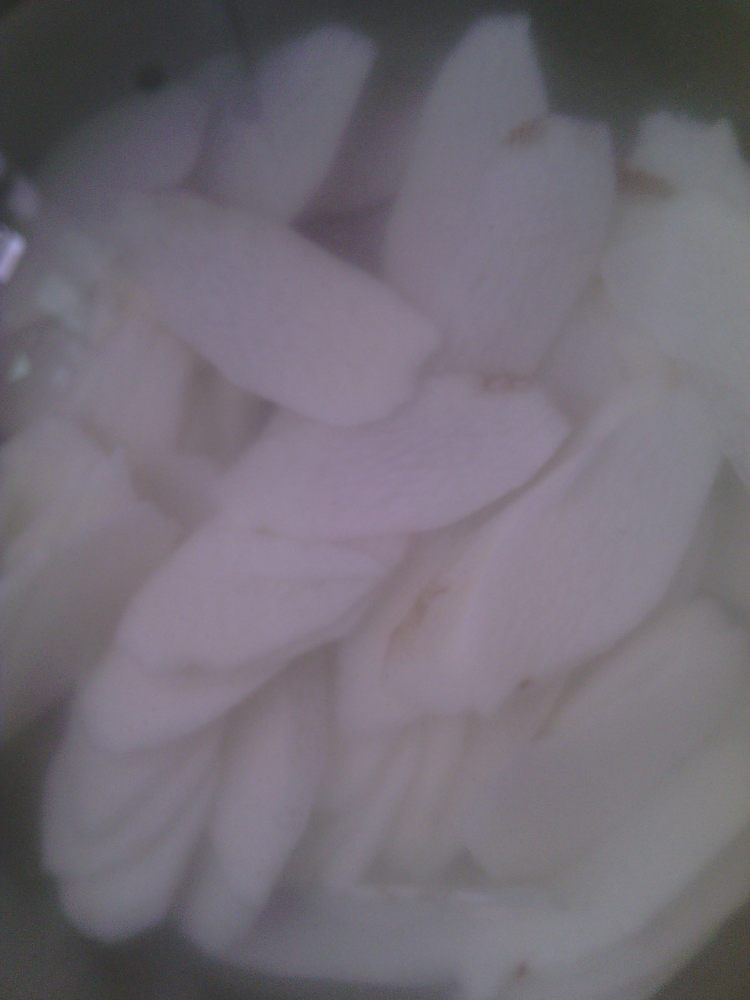 鸡腿炒木耳淮山步骤3