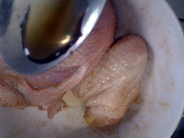 秘制香酥手撕盐焗鸡步骤3