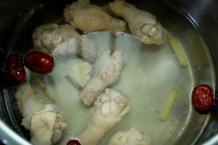 榴莲炖鸡养秋膘步骤3