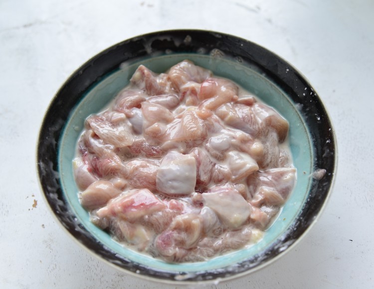 腰果辣椒鸡丁步骤3