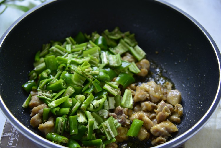 腰果辣椒鸡丁步骤9