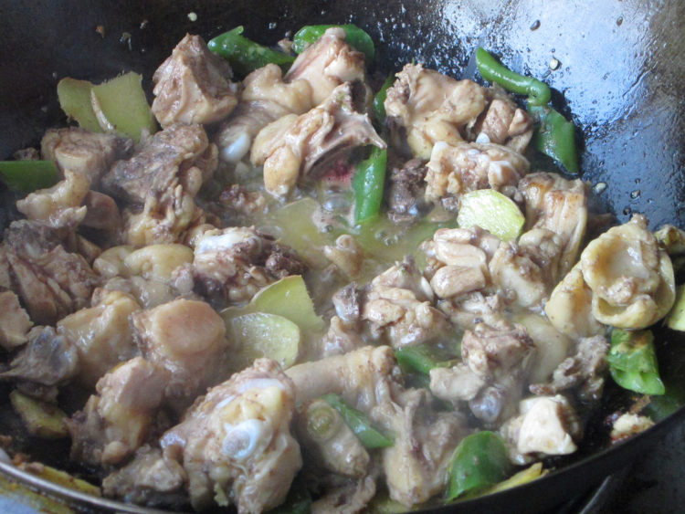 尖椒土豆烧鸡腿步骤8