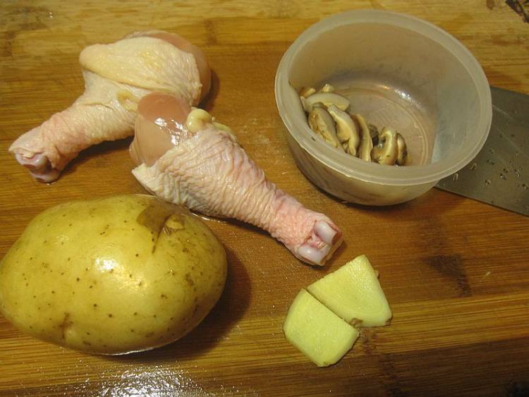 香菇鸡肉土豆饭步骤1