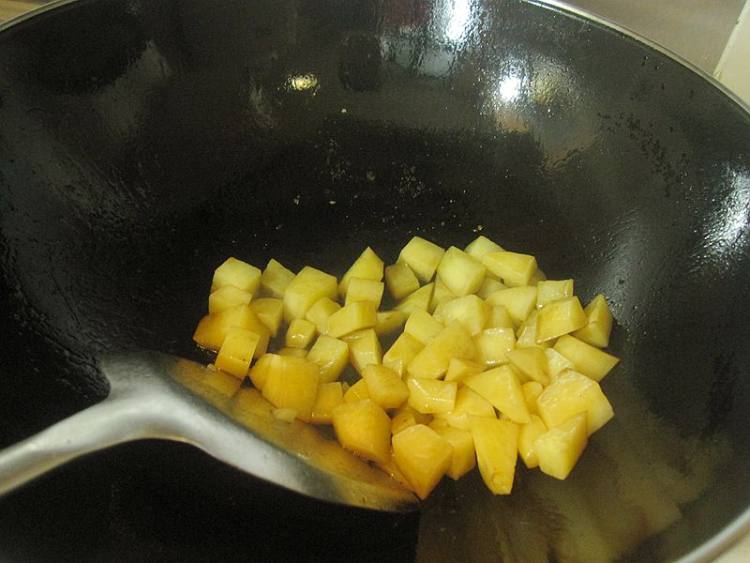 香菇鸡肉土豆饭步骤4