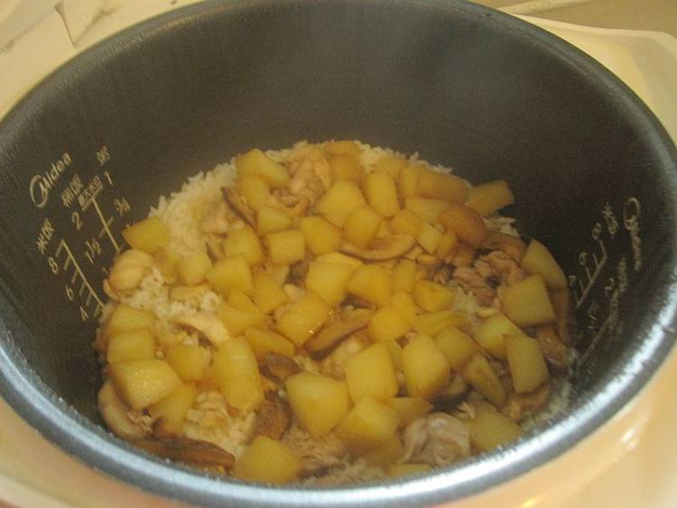 香菇鸡肉土豆饭步骤9