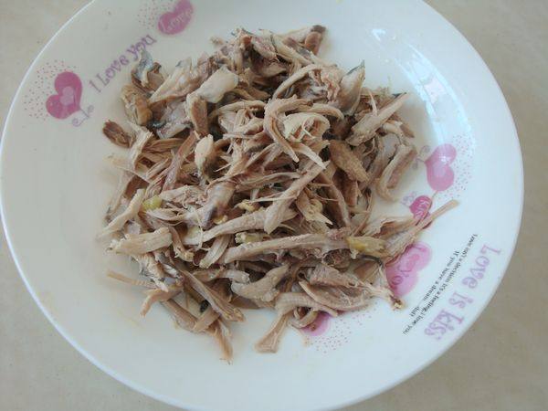 鸡丝拌金针菇步骤4