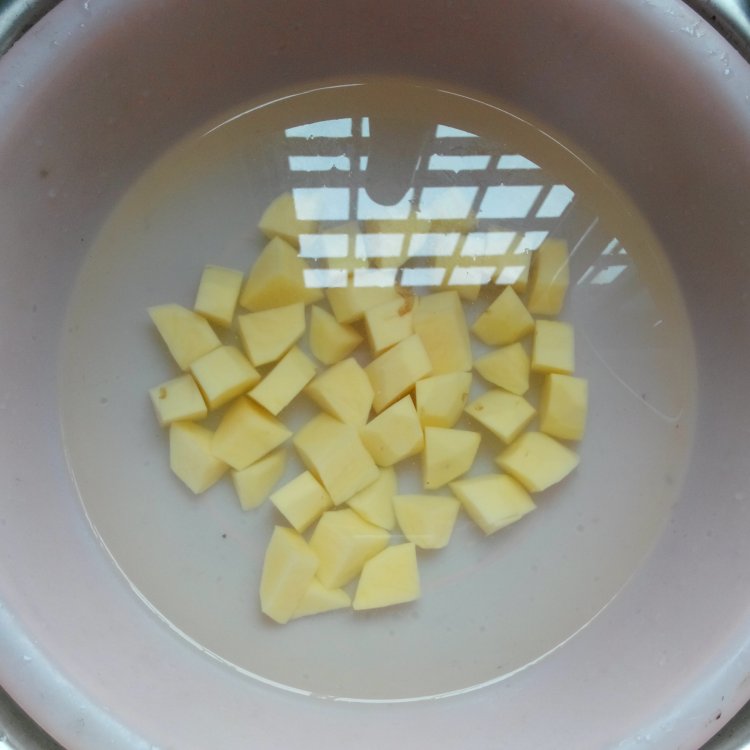 孜然土豆鸡块步骤3