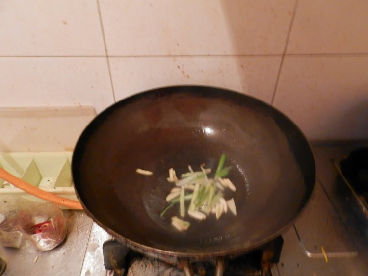 山药炖鸡腿步骤5