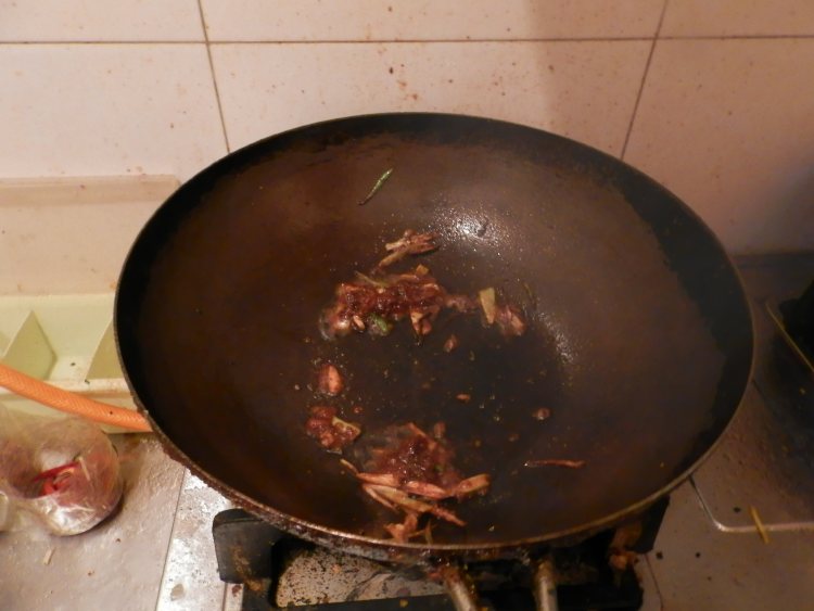 山药炖鸡腿步骤6