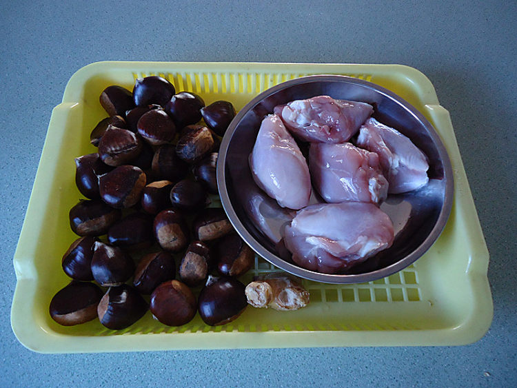栗子焖鸡腿步骤1