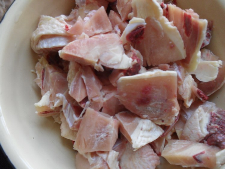 豆芽豆豉烧鸡肉步骤1